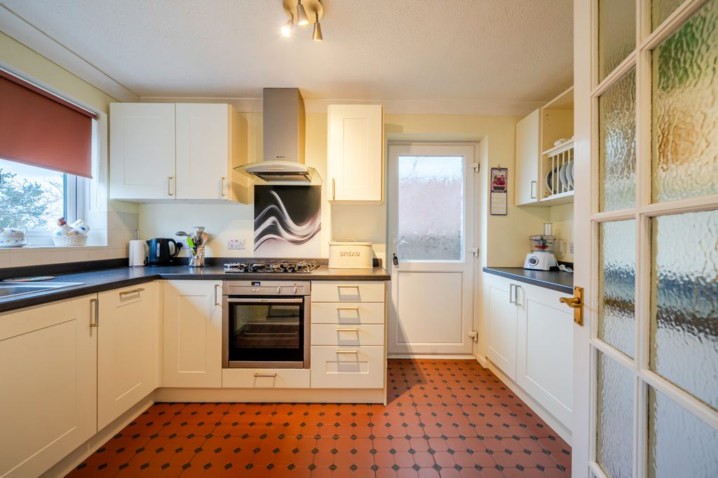 Property photo 3 of 25 Kitchen
