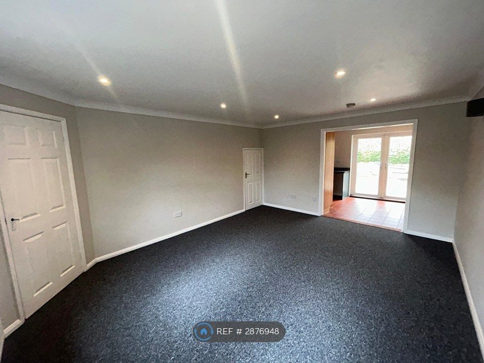Property photo 3 of 14 Lounge 1