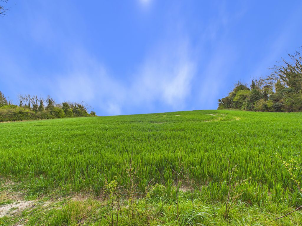 Property photo 3 of 15 Cam02536G0-Pr0088-Still012