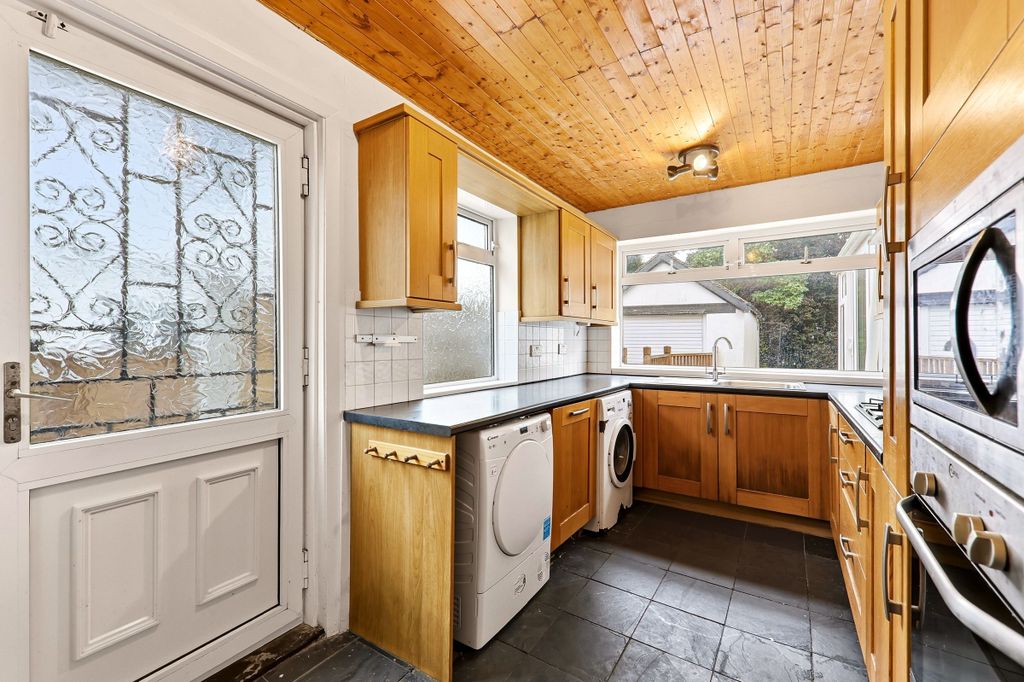 Property photo 3 of 33