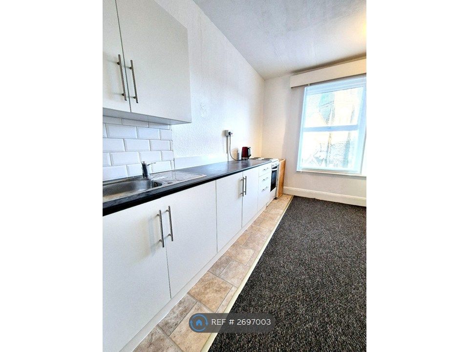 Property photo 2 of 9 Kitchen