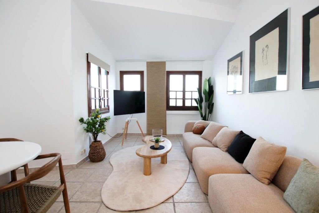Property photo 1 of 19 Living (1)