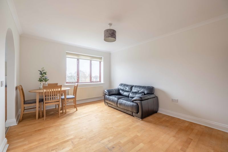 Property photo 3 of 7 Photo 6