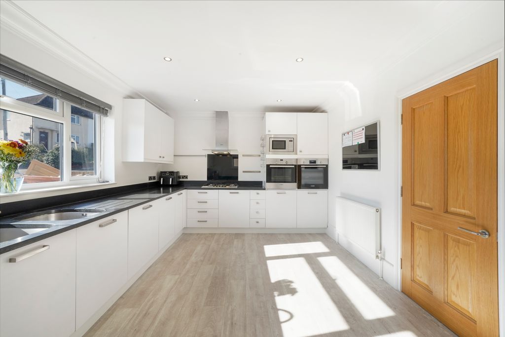 Property photo 1 of 14 6 Colchester Road - Xsq9Joc2Bwmj0Nutp0Qo