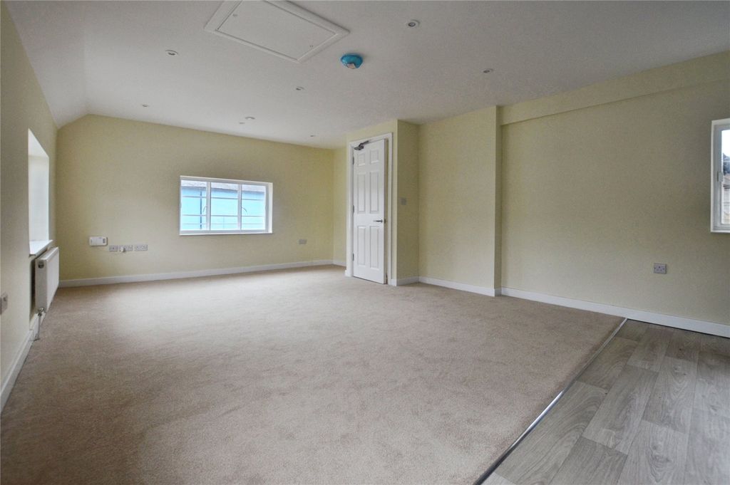 Property photo 3 of 7 Picture No. 06