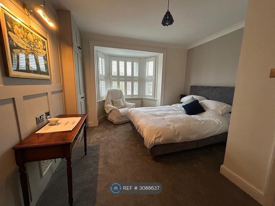 Property photo 2 of 13 Spacious Master Bedroom
