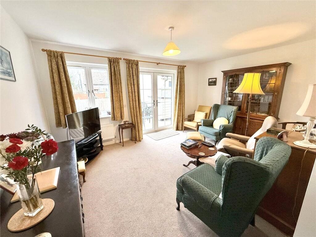 Property photo 3 of 14 Lounge