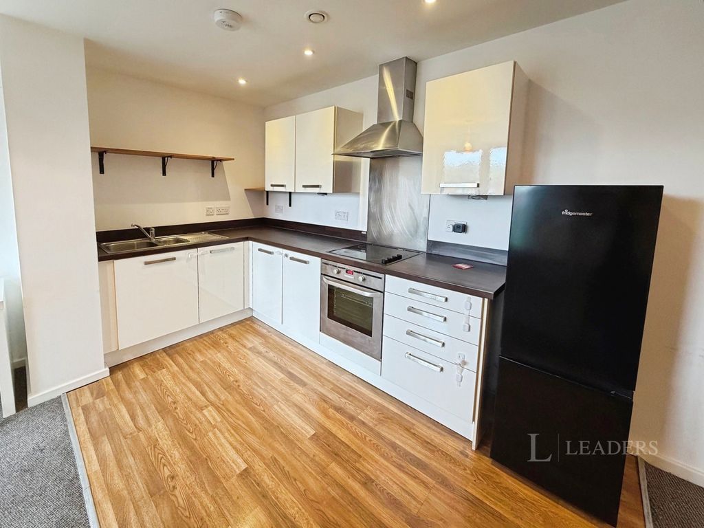 Property photo 3 of 10 Kitchen
