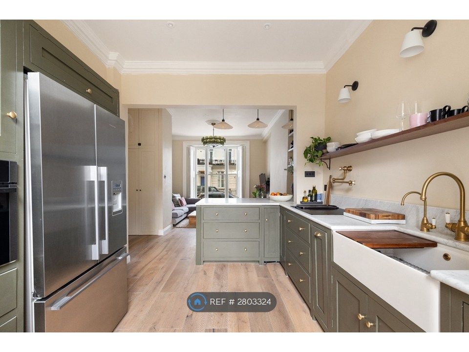 Property photo 2 of 34