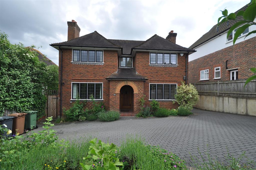 Property photo 1 of 8 14 Irwin Rd.Jpg
