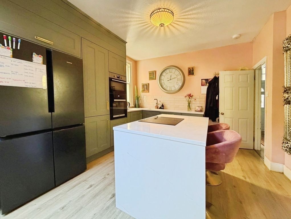 Property photo 3 of 18 Pbox-Img.Jpg