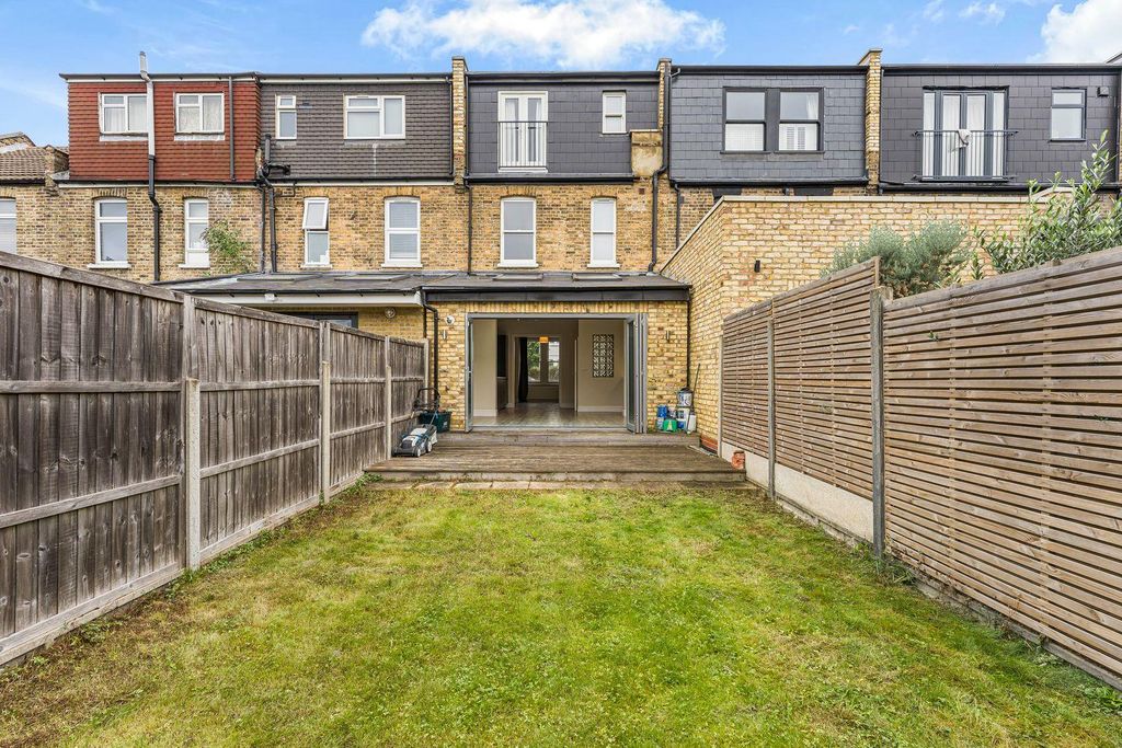 Property photo 3 of 12 Garden