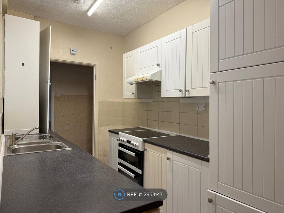 Property photo 3 of 12 Kitchen