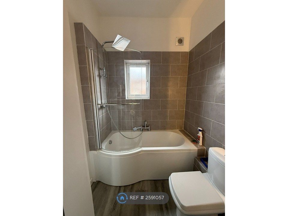 Property photo 3 of 16 Bathroom