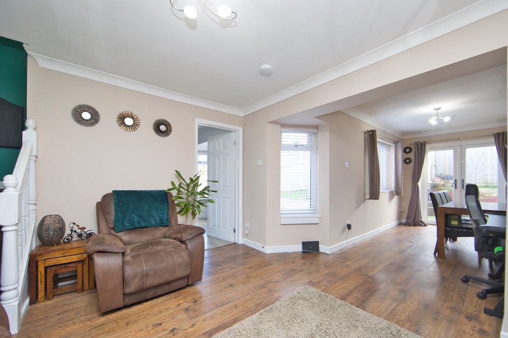 Property photo 3 of 11 Picture 3