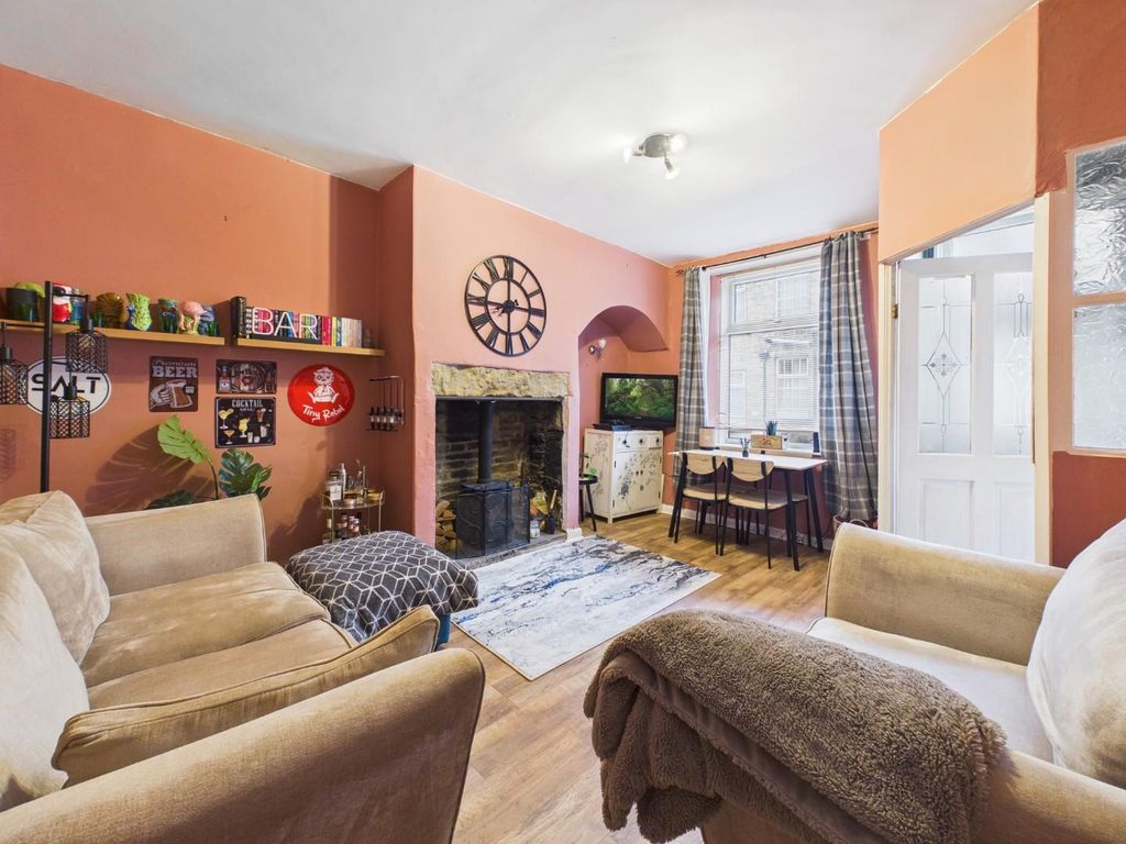 Property photo 2 of 12 Cam04899G0-Pr0282-Still003.Jpg