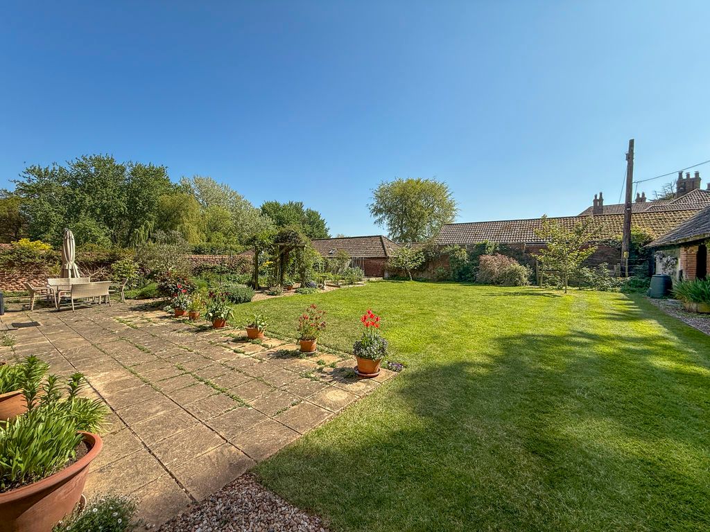 Property photo 2 of 43 Rear Garden
