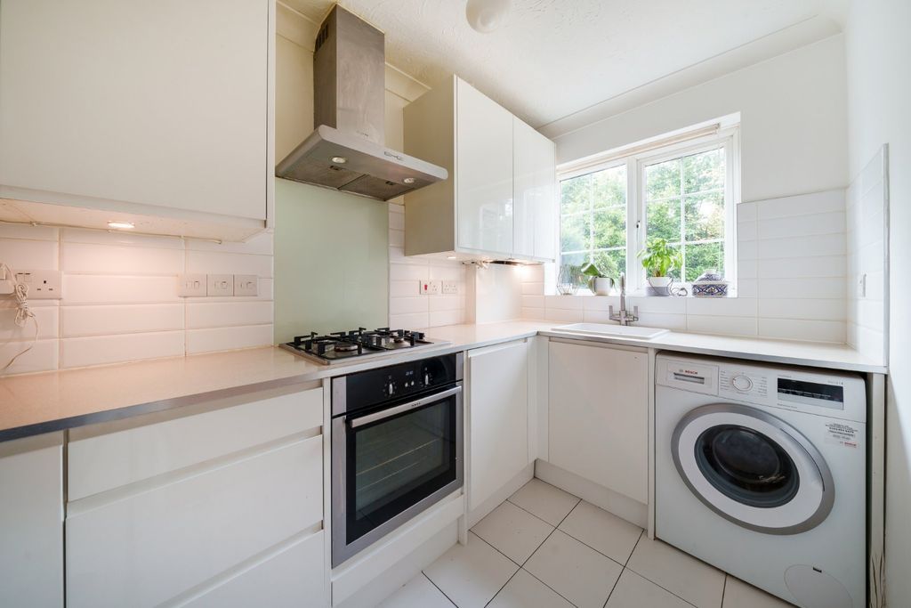 Property photo 3 of 11 Kitchen