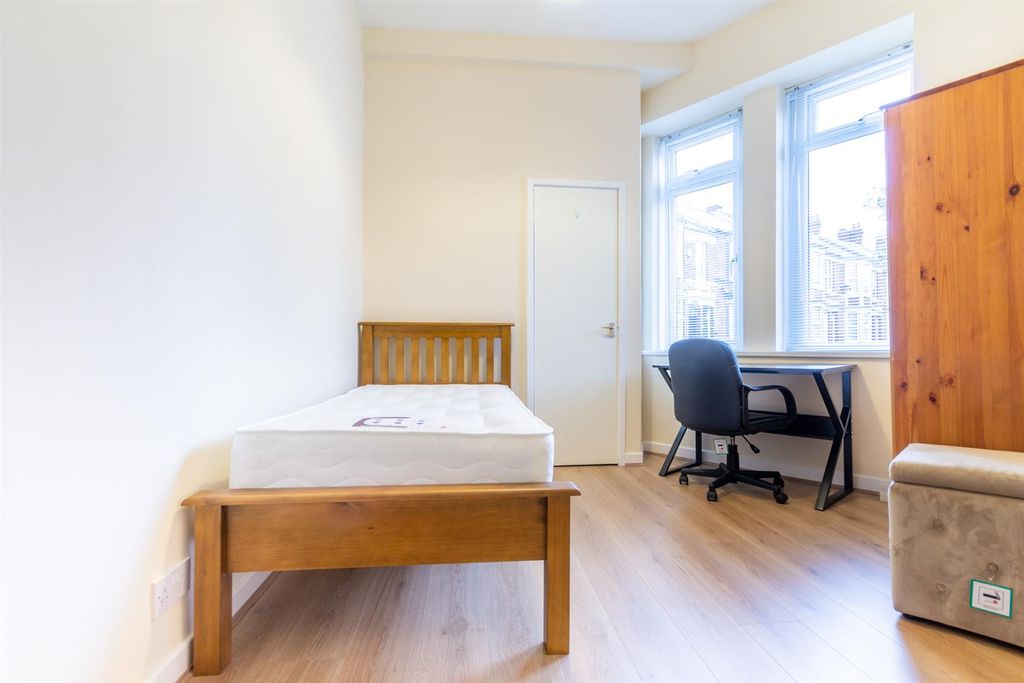 Property photo 2 of 5 Img_9737-Hdr.Jpg