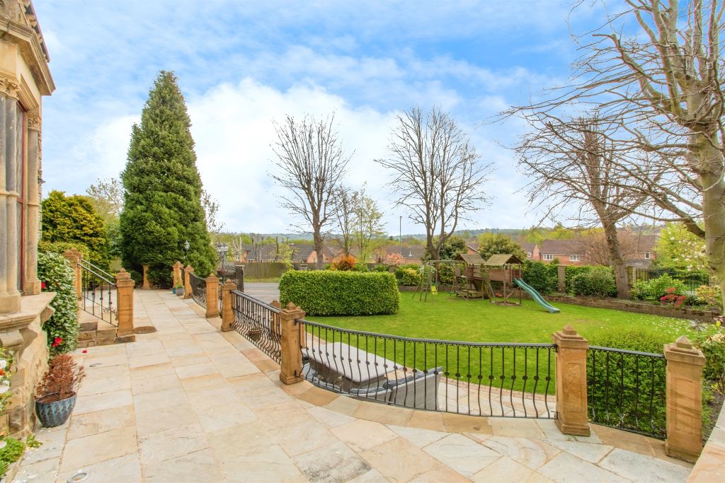 Property photo 2 of 17