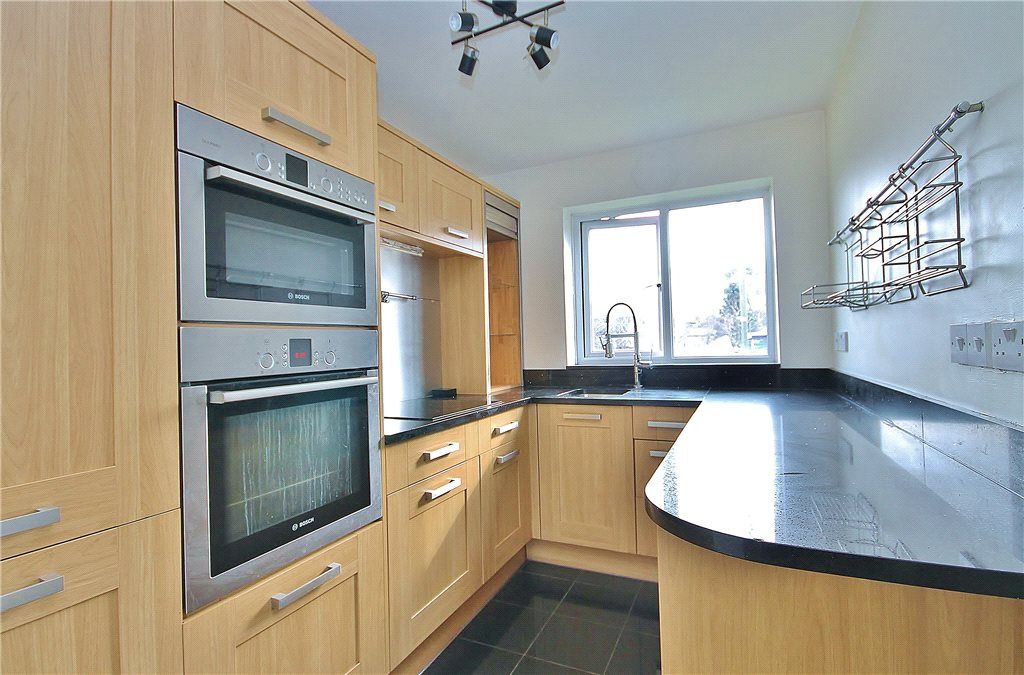 Property photo 3 of 8 Kitchen