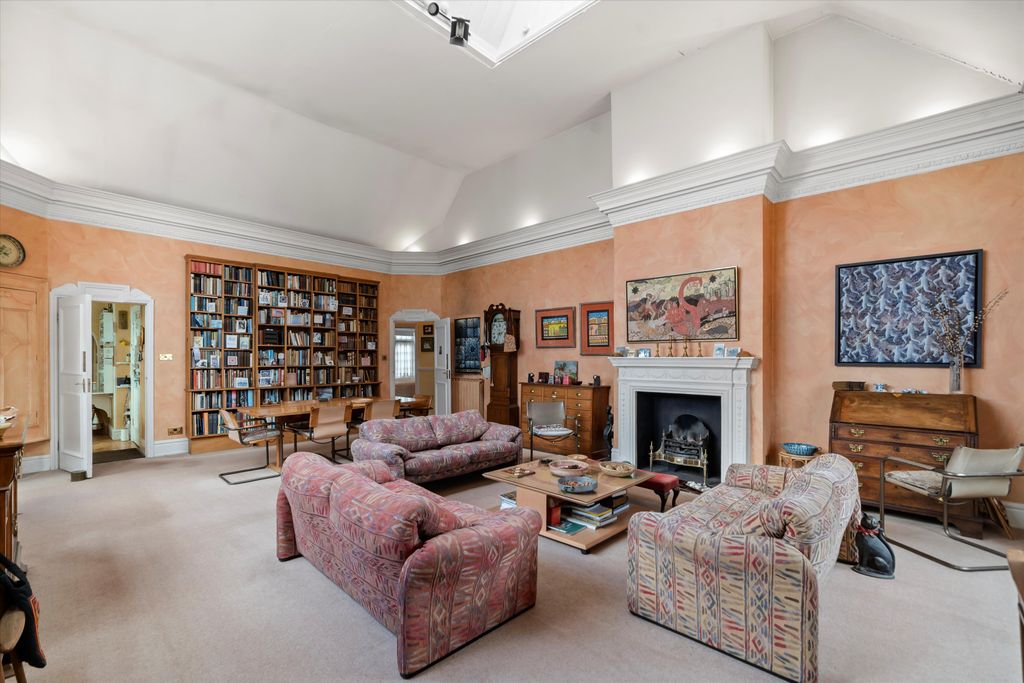 Property photo 3 of 18 Image