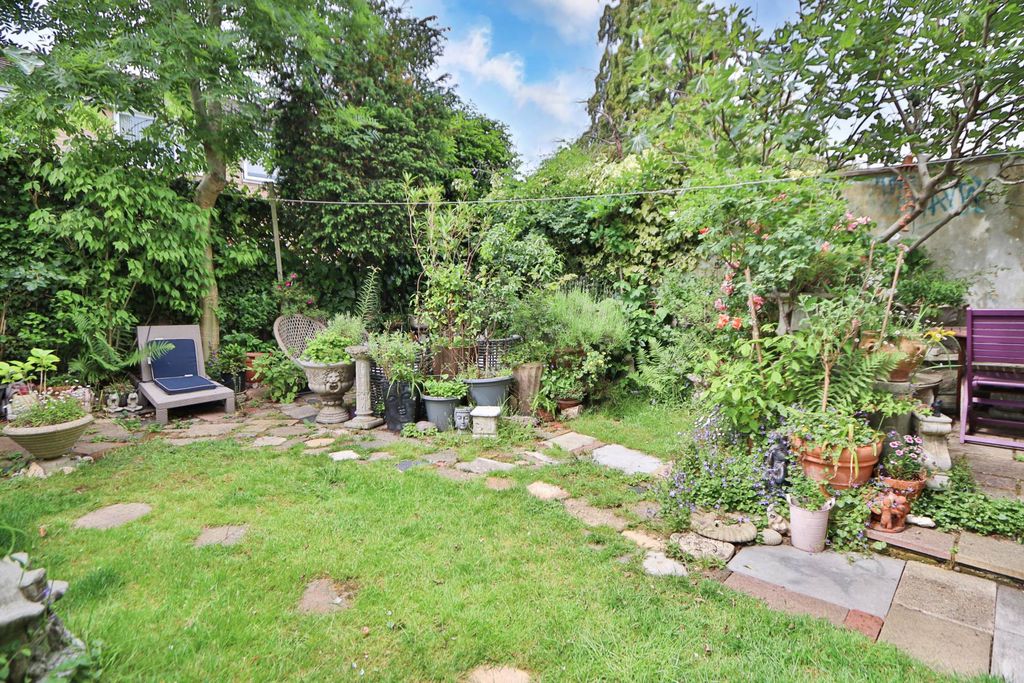 Property photo 3 of 24