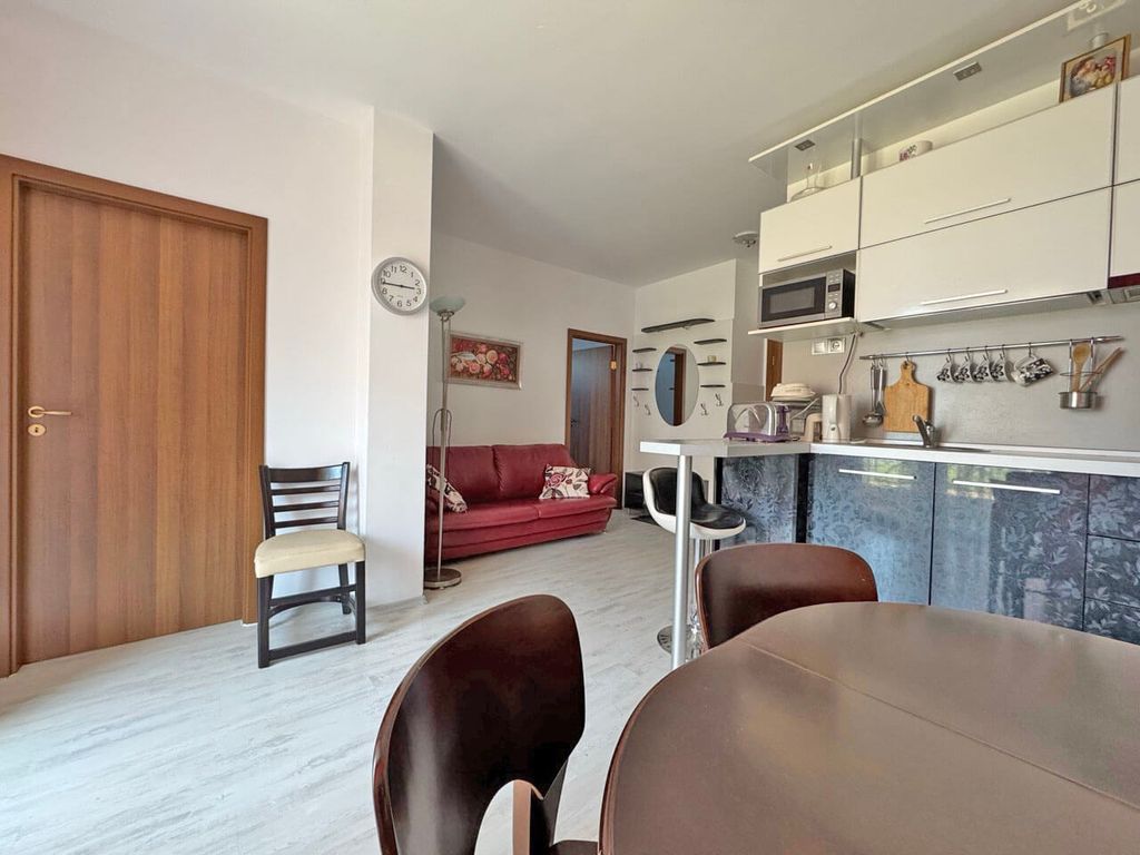 Property photo 3 of 34