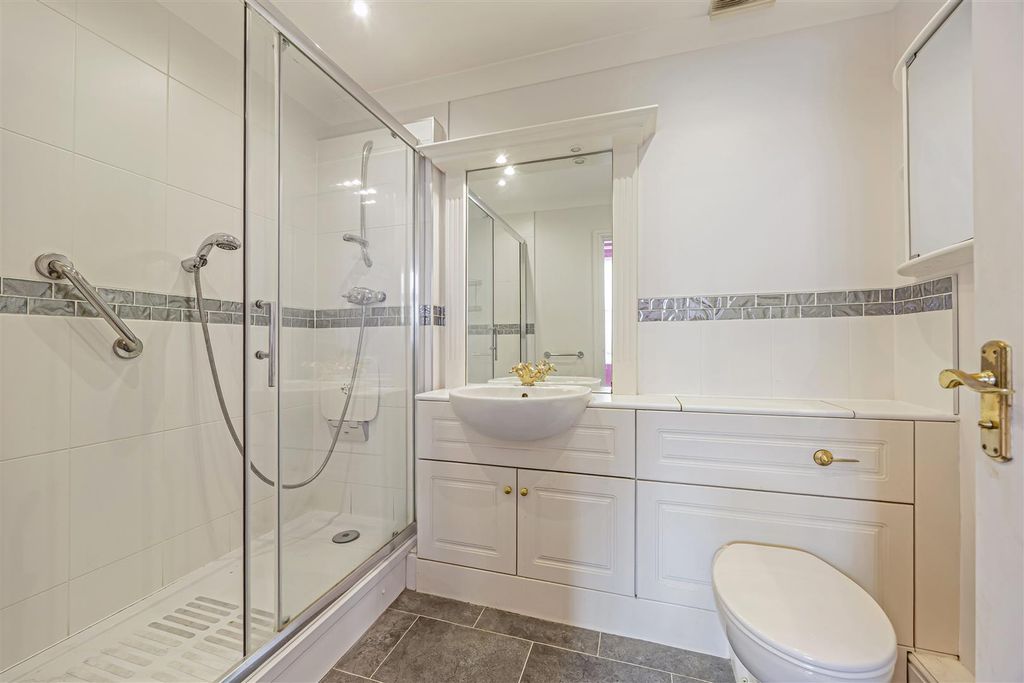 Additional image 10 of 3 bed flat for saleThe Broadwalk, Imperial Square, Cheltenham GL50