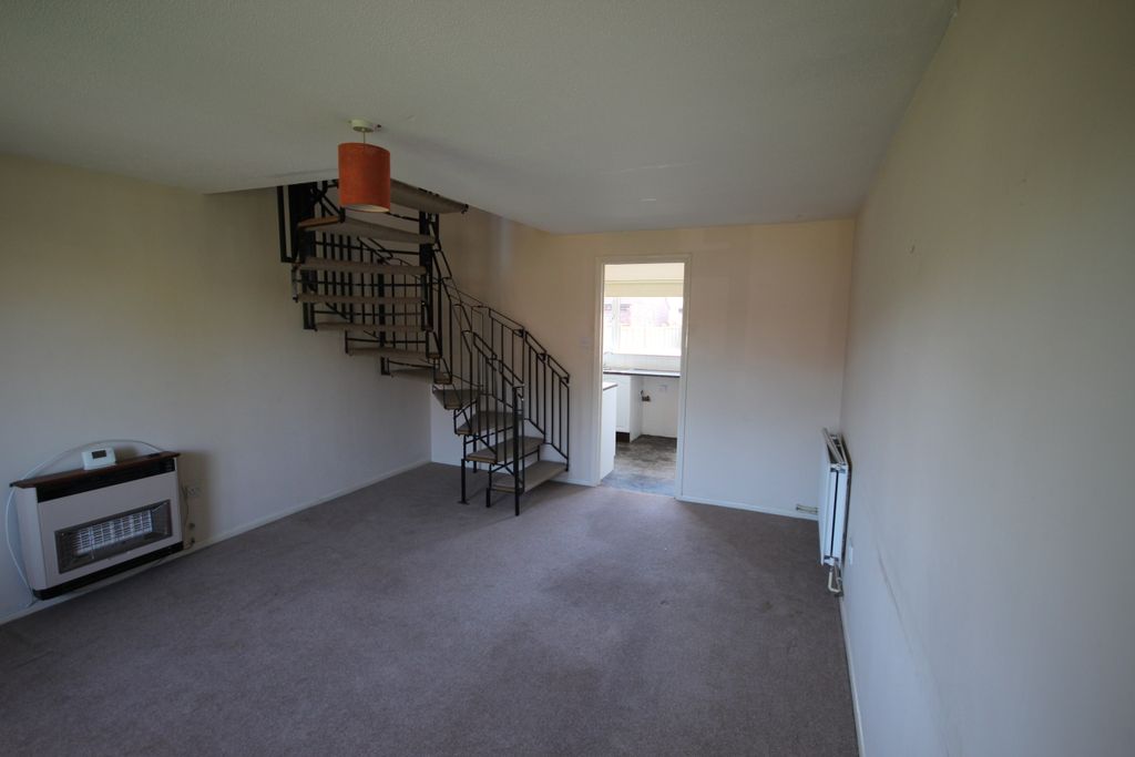 Property photo 3 of 6