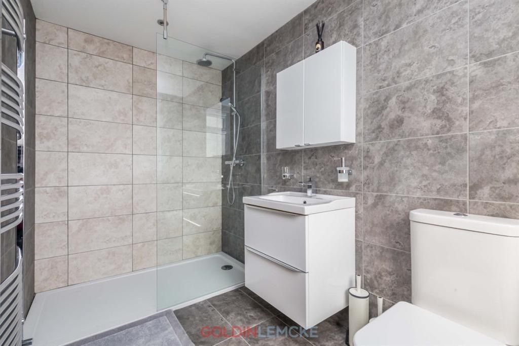 Property photo 2 of 3