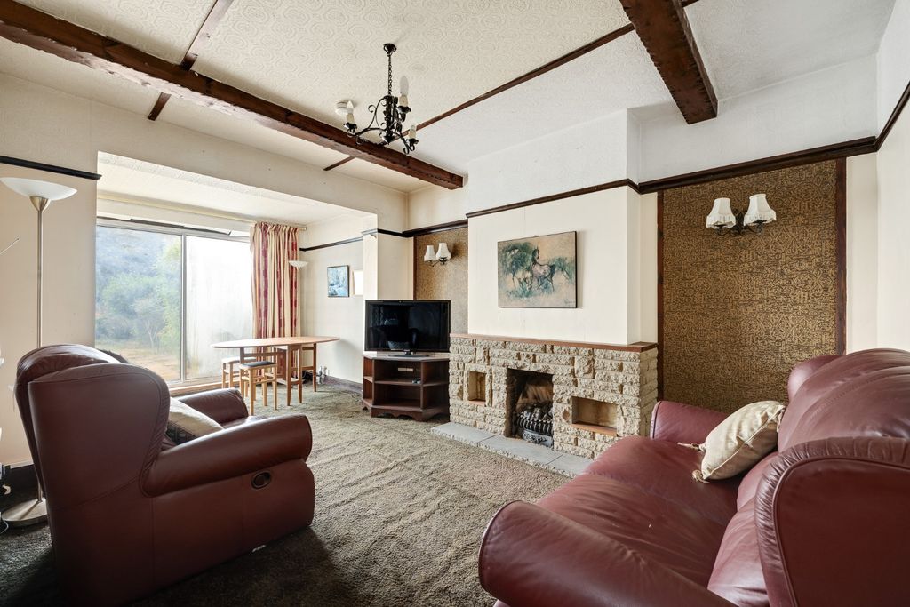 Property photo 3 of 18 5172217
