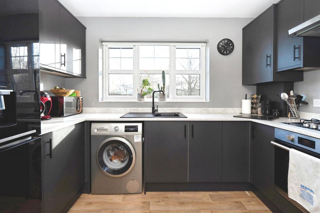 Property photo 1 of 12 Pbox-Img.Jpg