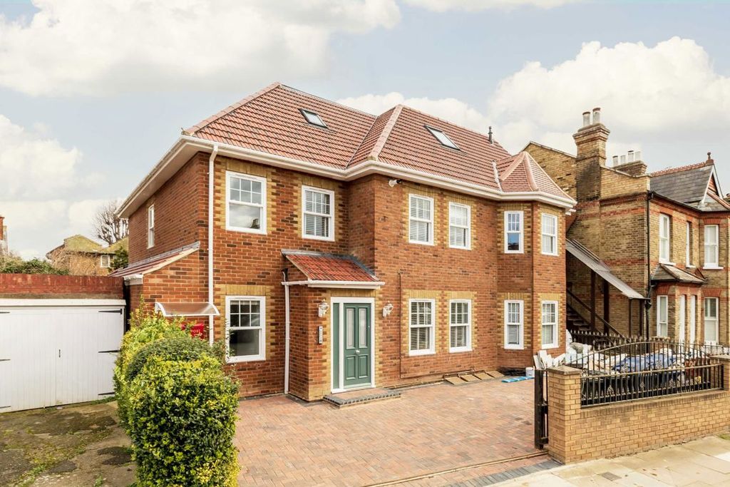 Property photo 1 of 5