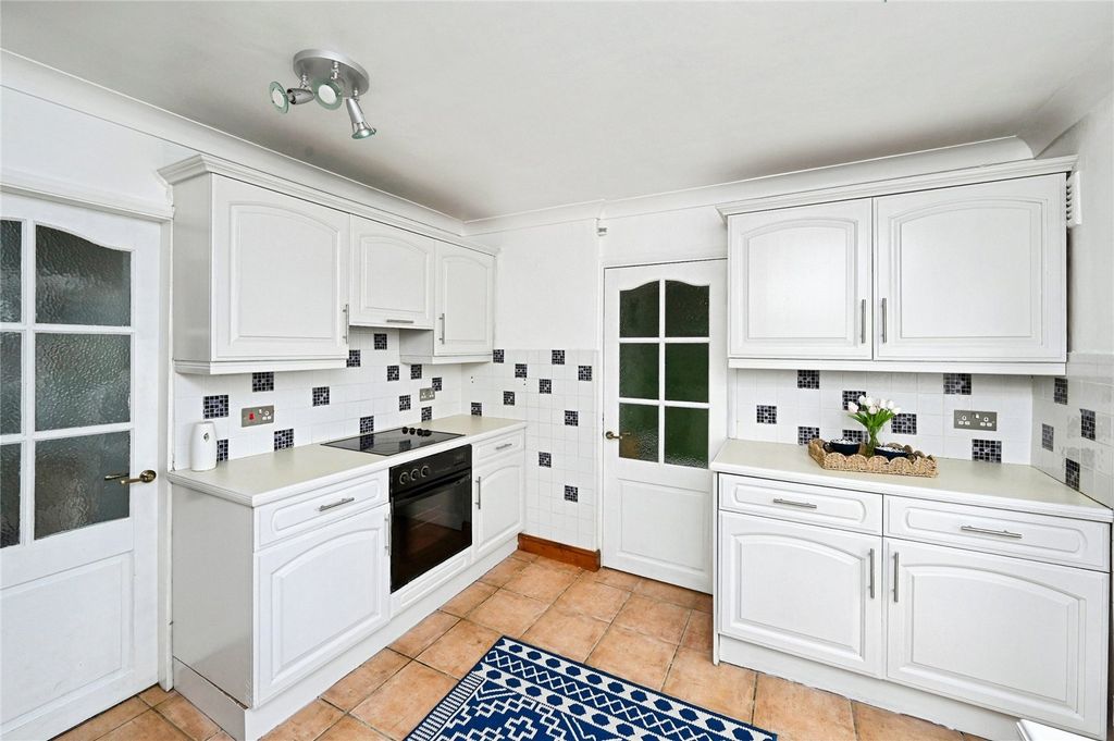 Property photo 3 of 25 Kitchen