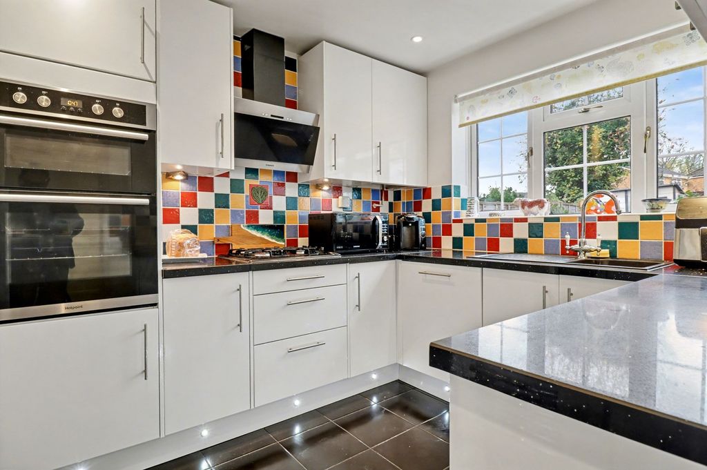 Property photo 3 of 21