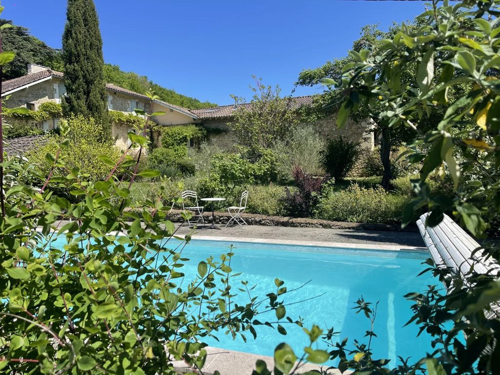 Property photo 3 of 25