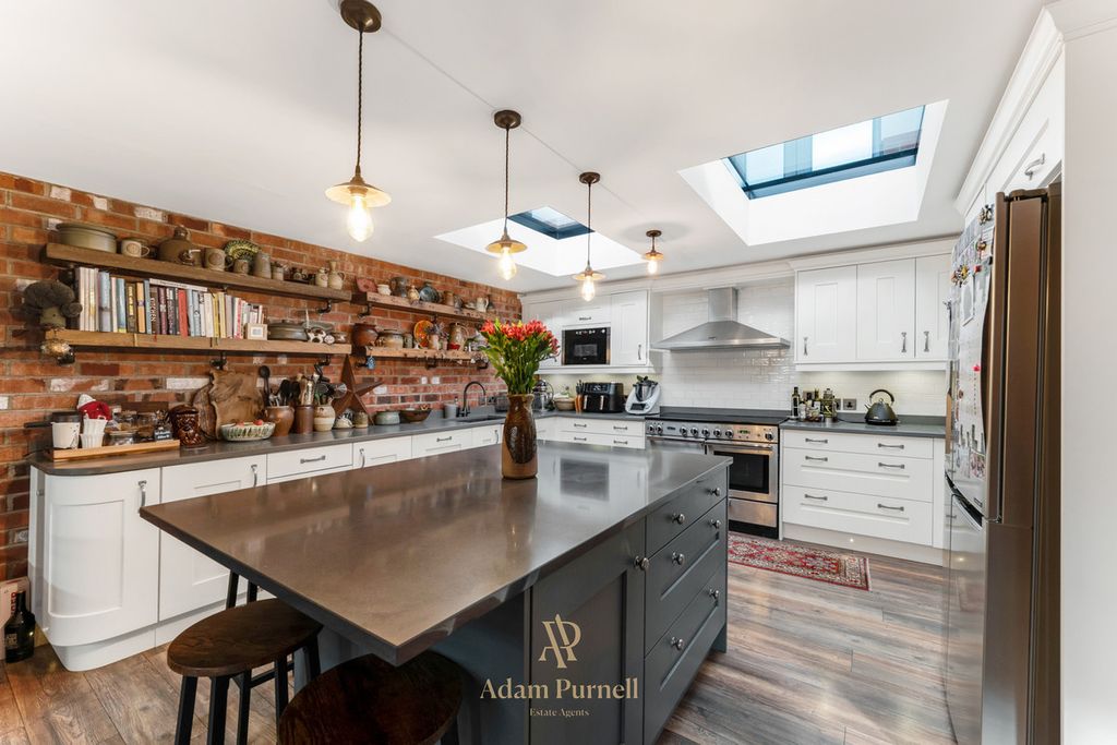 Property photo 3 of 45