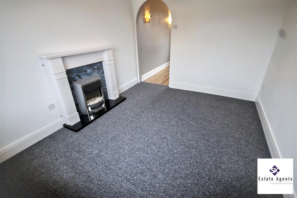 Property photo 3 of 23 Lounge