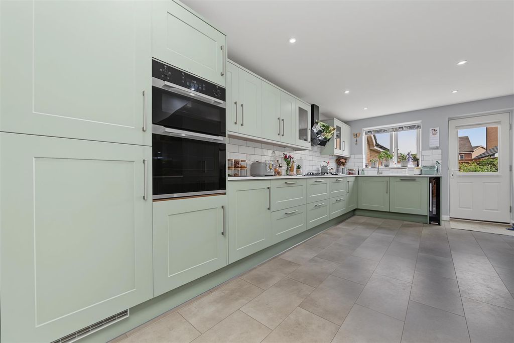 Property photo 3 of 35