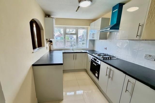 Property photo 1 of 14 Kitchen.Jpg