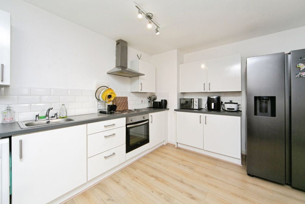 Property photo 3 of 16 Pbox-Img.Jpg