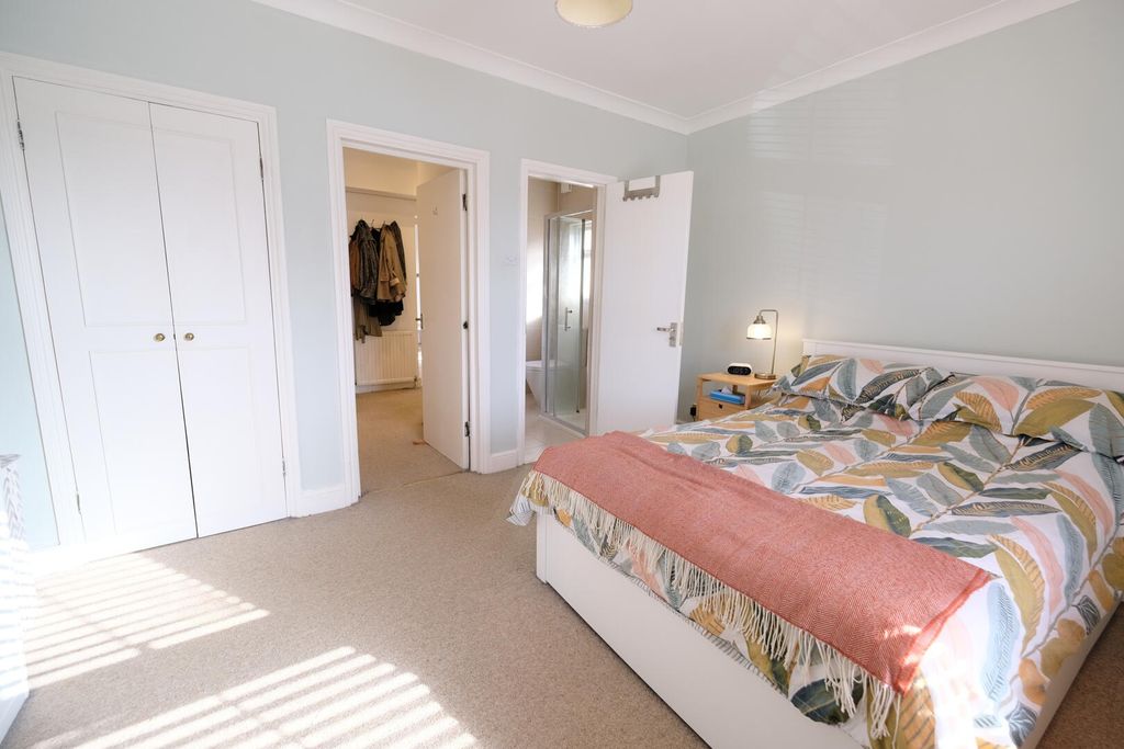Property photo 3 of 18 Bedroom