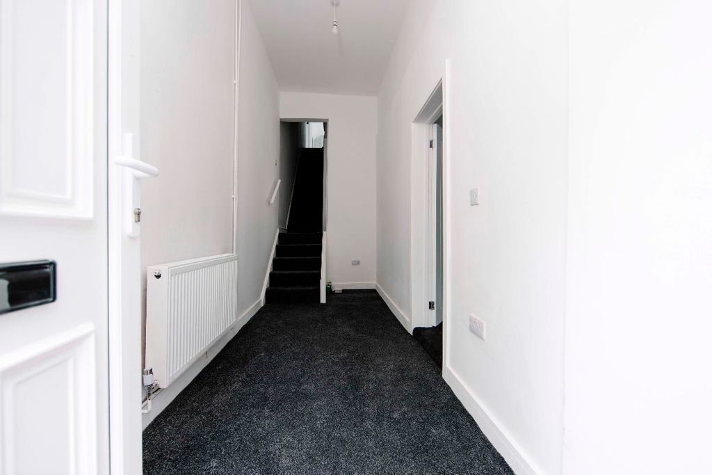 Property photo 2 of 25