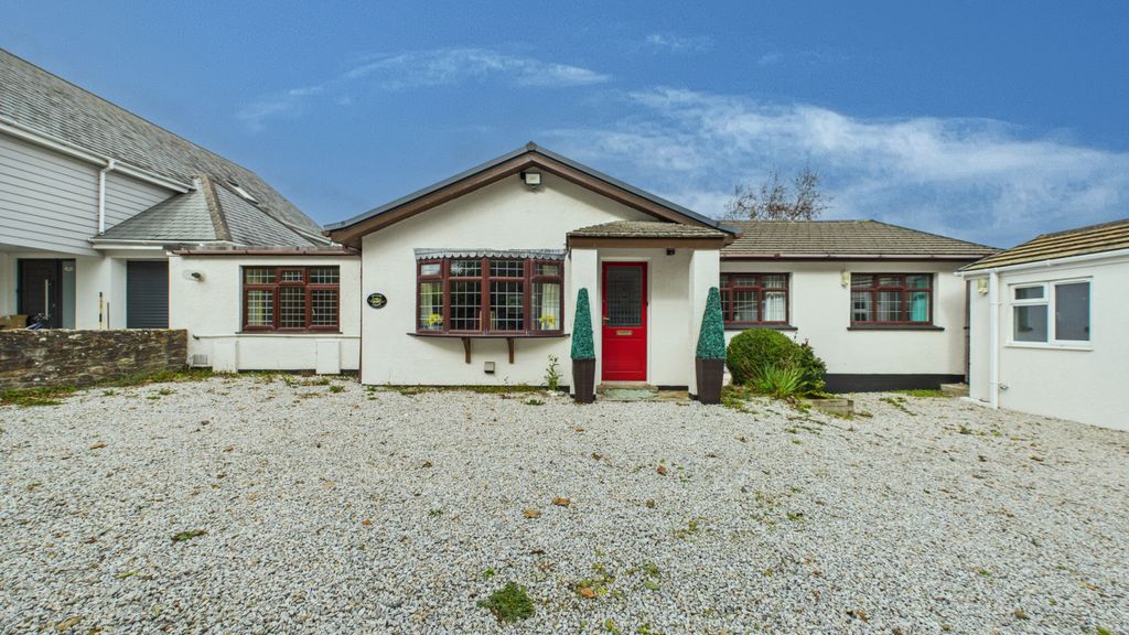 Property photo 1 of 20 5Â Bedroom Bungalow For Sale