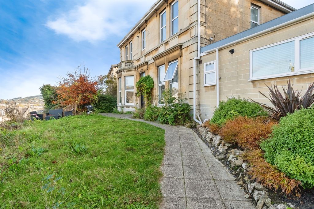 Property photo 2 of 10