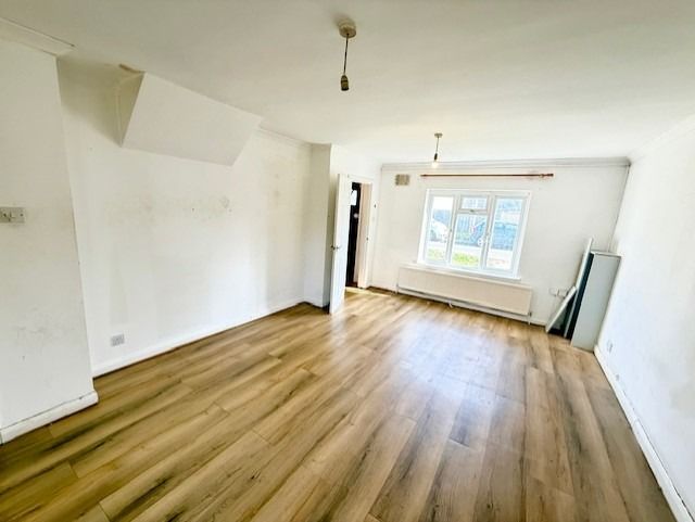 Property photo 3 of 11 4566463