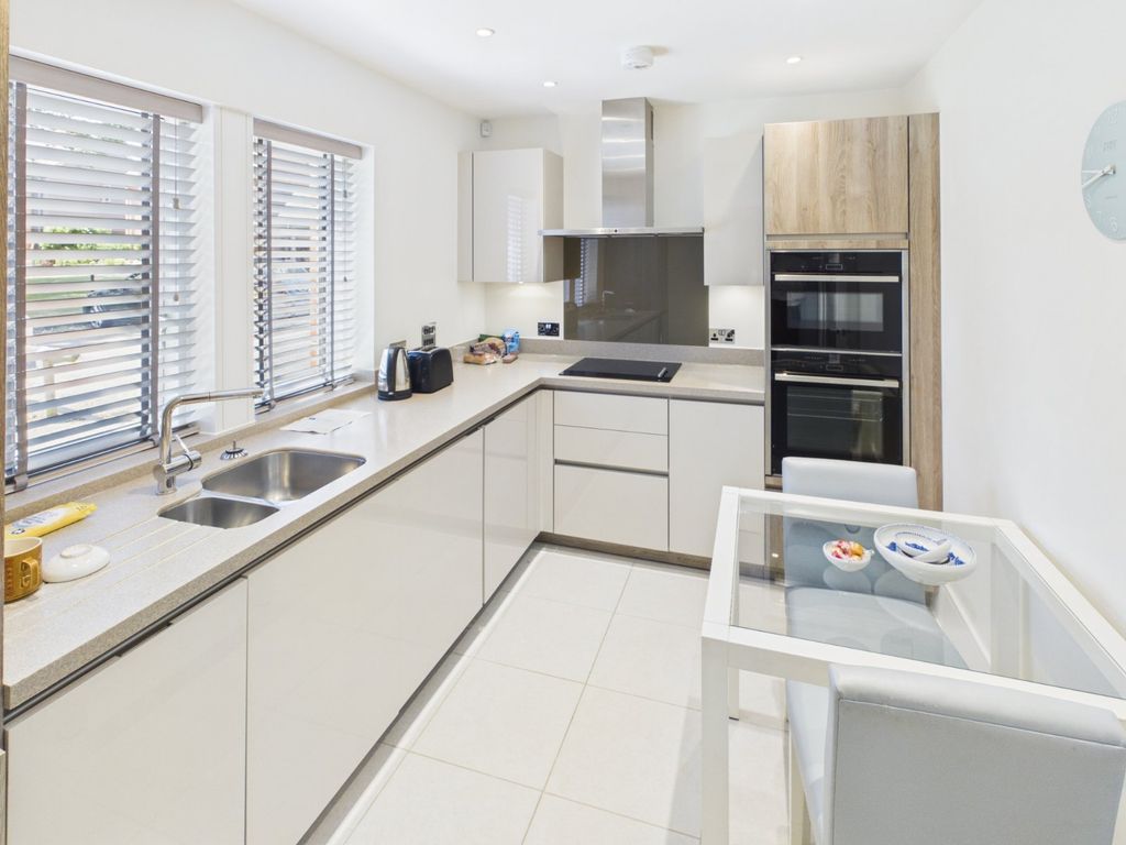 Property photo 3 of 13 Kitchen