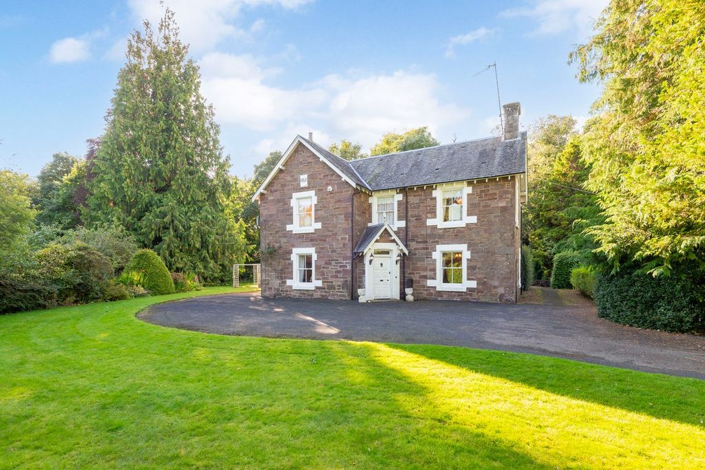 Property photo 1 of 32