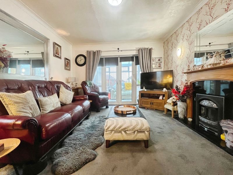 Property photo 2 of 18 Lounge